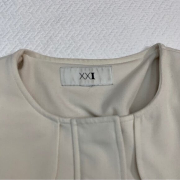 𝅺xxi💐white Cropped Lined Jacket Zippered Front Cropped Size S - Picture 6 of 8